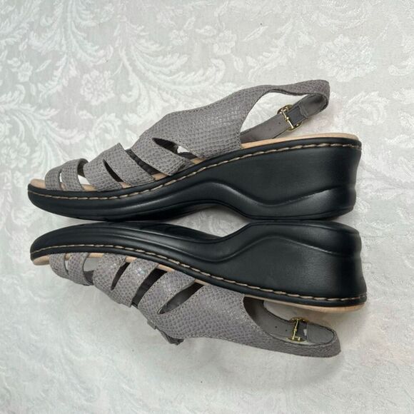 Clarks Collection Gray Slingback Cutout Faux Snakeskin Wedge Heel Size 9.5 - Picture 6 of 8